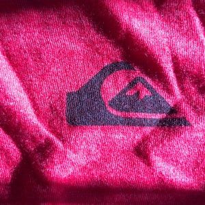 Quicksilver red tshirt